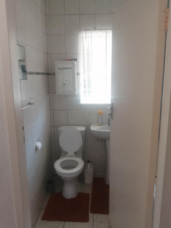 To Let 2 Bedroom Property for Rent in Kenilworth Western Cape